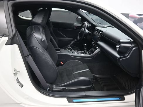 Used 2025 Toyota GR86 Premium w/ Performance Package RWD image 32