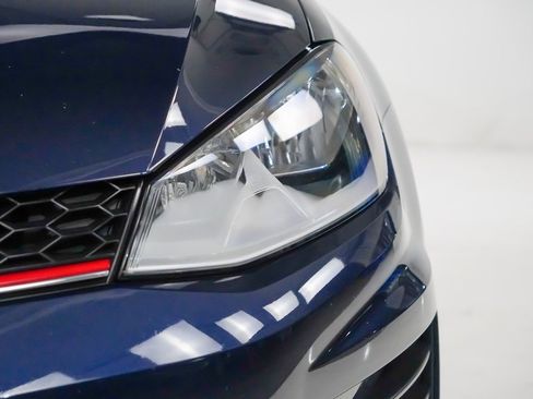 Used 2016 Volkswagen GTI SE image 7