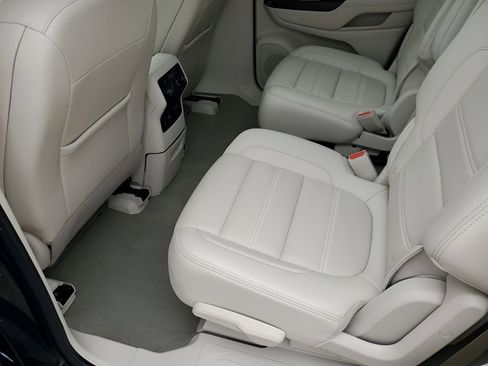 Used 2023 GMC Acadia Denali w/ Denali Technology Package image 21