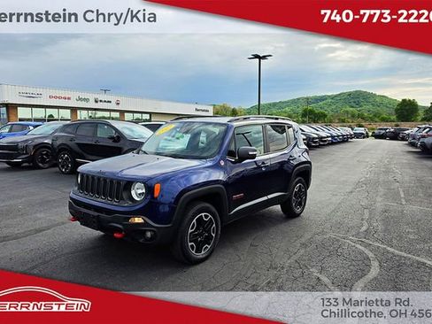 Used 2017 Jeep Renegade Trailhawk w/ Premium Trailhawk Package AWD/4WD image 3