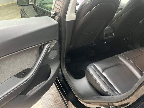 Used 2020 Tesla Model Y Long Range image 26