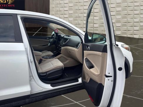 Used 2018 Hyundai Tucson SE image 12