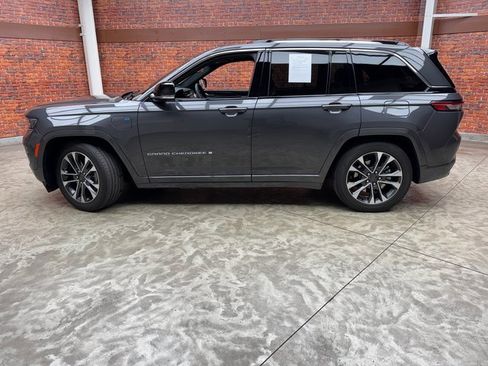 Used 2024 Jeep Grand Cherokee Overland w/ Luxury Tech Group IV image 2