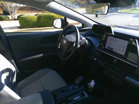 Used 2023 Toyota Prius LE image 33