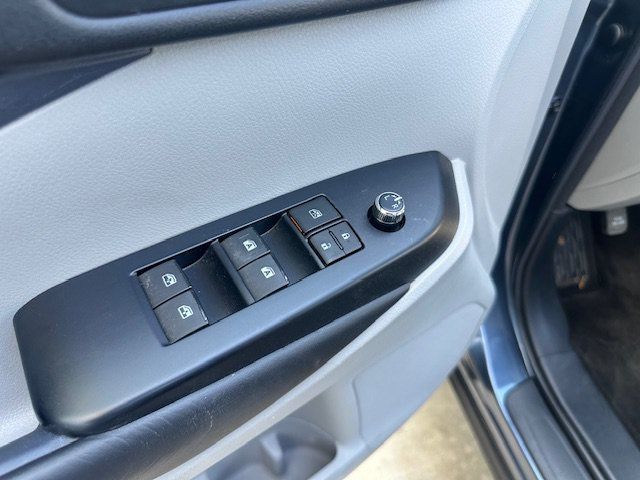 Used 2018 Toyota Highlander XLE w/ Carpet Mat Package (TMS) FWD image 18
