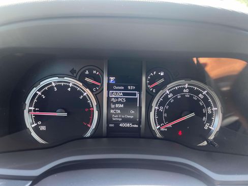 Used 2024 Toyota 4Runner Limited AWD/4WD image 19