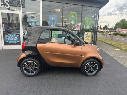 Used 2016 smart fortwo passion RWD image 5