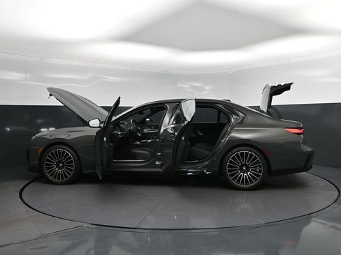 Certified 2026 BMW 740i w/ Executive Package RWD image 46