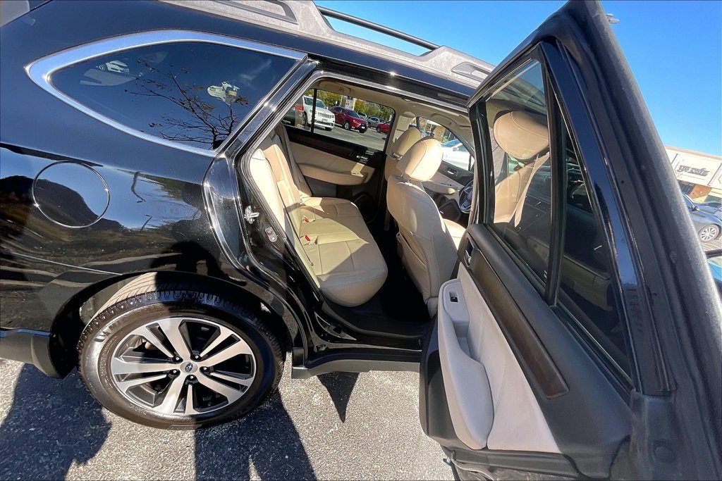 Used 2018 Subaru Outback 3.6R Limited AWD/4WD image 32