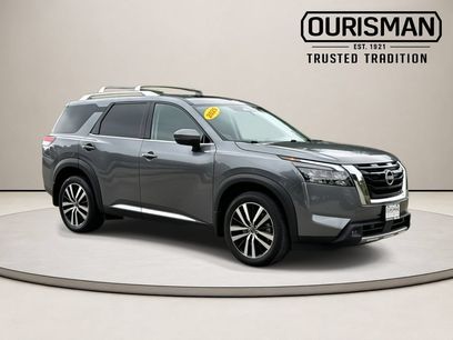 Used 2025 Nissan Pathfinder Platinum w/ Cargo Package
