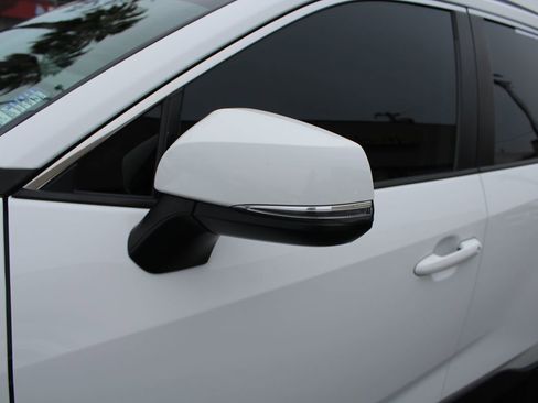 Used 2020 Toyota RAV4 XLE Premium image 12