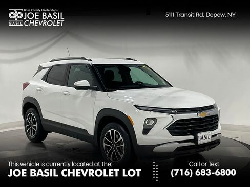 Used 2025 Chevrolet TrailBlazer LT w/ LT Cold Weather Package image 1