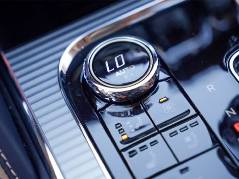 Certified 2023 Bentley Flying Spur W12 image 26