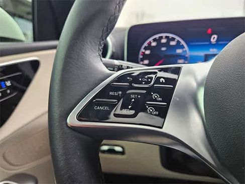 Used 2025 Mercedes-Benz GLC 300 4MATIC image 25