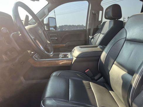 Used 2019 Chevrolet Silverado 2500 High Country w/ Duramax Plus Package AWD/4WD image 15