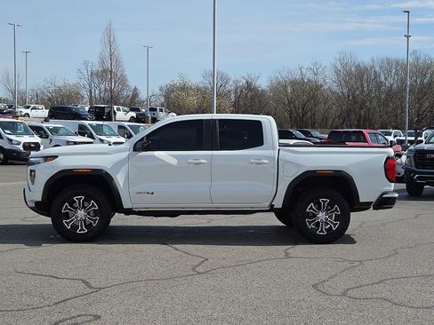 Used 2025 GMC Canyon AT4 image 3