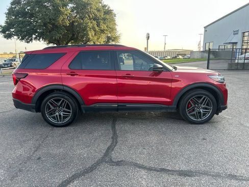 Used 2025 Ford Explorer ST-Line w/ Premium Package RWD image 4