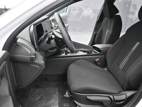 Used 2025 Hyundai Elantra Sport image 15