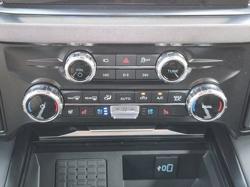 New 2026 Ford F250 Platinum w/ FX4 Off-Road Package AWD/4WD image 14