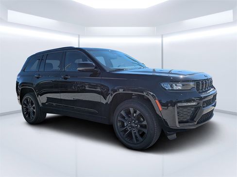 Used 2026 Jeep Grand Cherokee Limited image 2