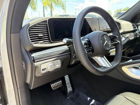 New 2026 Mercedes-Benz GLS 580 4MATIC image 21
