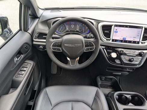 New 2026 Chrysler Pacifica Select FWD image 15
