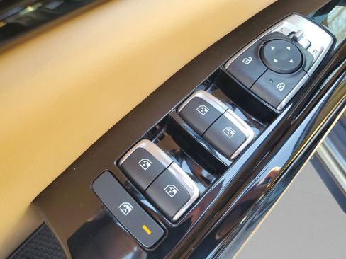 Certified 2023 Kia Carnival EX image 18