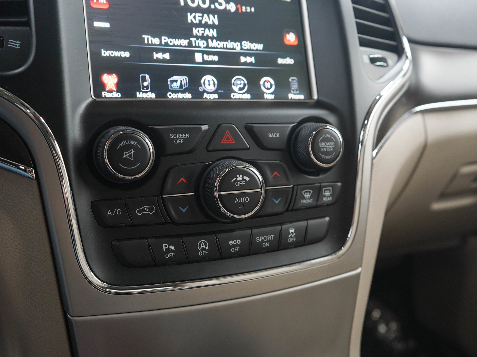 Used 2017 Jeep Grand Cherokee Limited AWD/4WD image 22