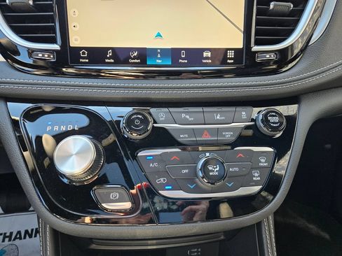New 2026 Chrysler Pacifica Limited AWD/4WD image 28