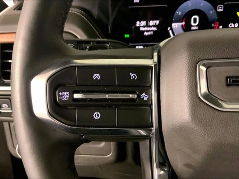 Used 2025 GMC Yukon Denali AWD/4WD image 18
