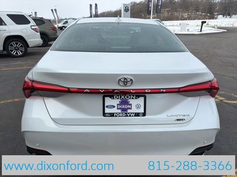 Used 2021 Toyota Avalon Limited image 6