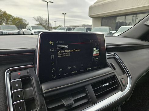 Used 2024 GMC Yukon SLT AWD/4WD image 17
