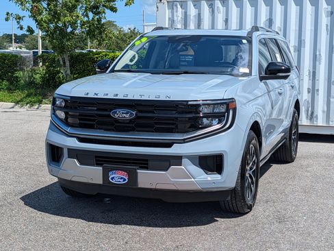 Certified 2025 Ford Expedition Platinum AWD/4WD image 8