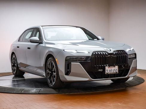 Certified 2023 BMW 740i w/ Parking Assistance Package image 3