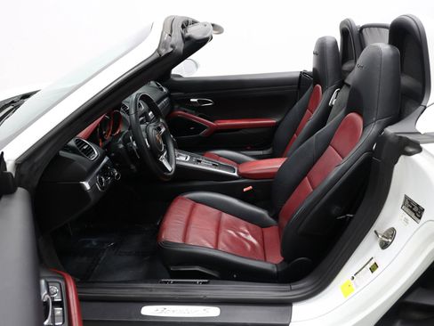 Used 2017 Porsche 718 Boxster S image 12