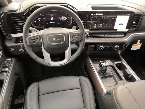 New 2026 GMC Sierra 1500 SLT image 7