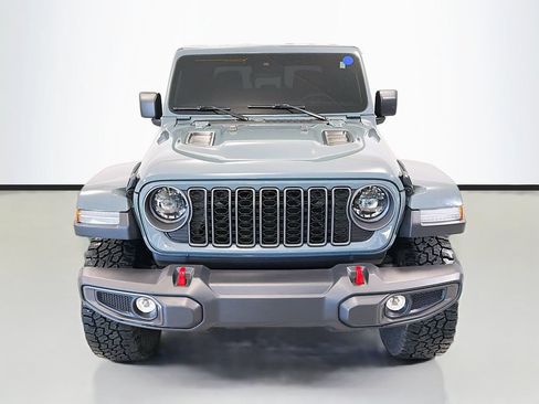 Used 2025 Jeep Gladiator Rubicon w/ Convenience Group AWD/4WD image 2
