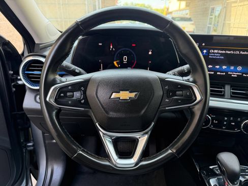 Used 2025 Chevrolet Trax LT w/ LT Convenience Package FWD image 27