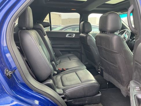 Used 2015 Ford Explorer XLT w/ Equipment Group 202B image 3