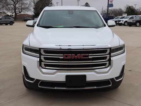 Used 2023 GMC Acadia SLE w/ Driver Convenience Package image 3