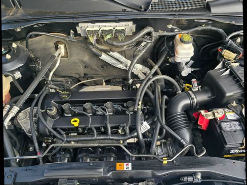 Used 2011 Ford Escape XLT image 14