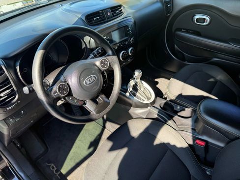 Used 2016 Kia Soul + image 20