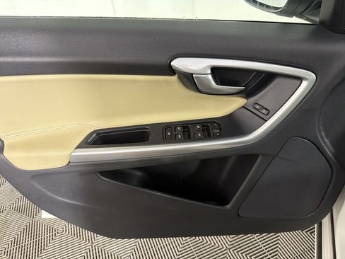 Used 2018 Volvo V60 T5 Dynamic w/ Vision Package FWD image 14