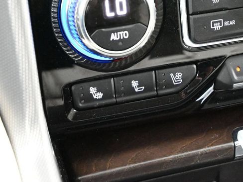 Used 2021 GMC Yukon Denali w/ Denali Premium Package RWD image 13
