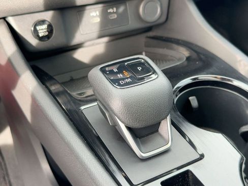 Used 2024 Nissan Rogue SV w/ SV Premium Package image 18