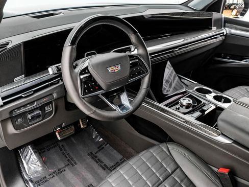 Used 2025 Cadillac Escalade V AWD/4WD image 6