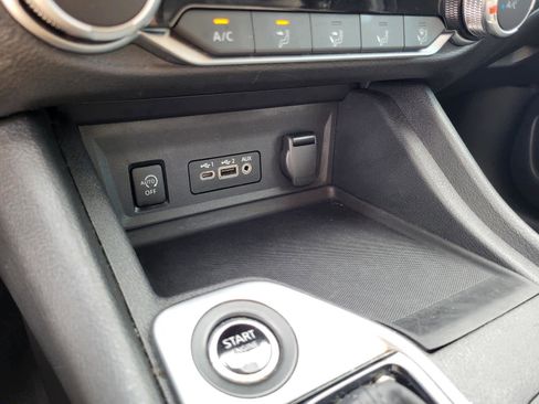 Used 2024 Nissan Sentra SV FWD image 23