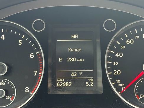 Used 2010 Volkswagen Passat Komfort image 3