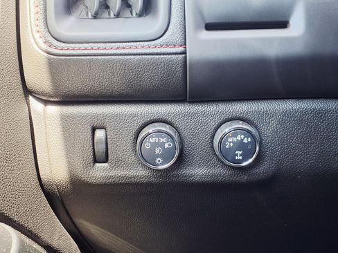 Used 2017 GMC Canyon SLE w/ All Terrain Package image 24