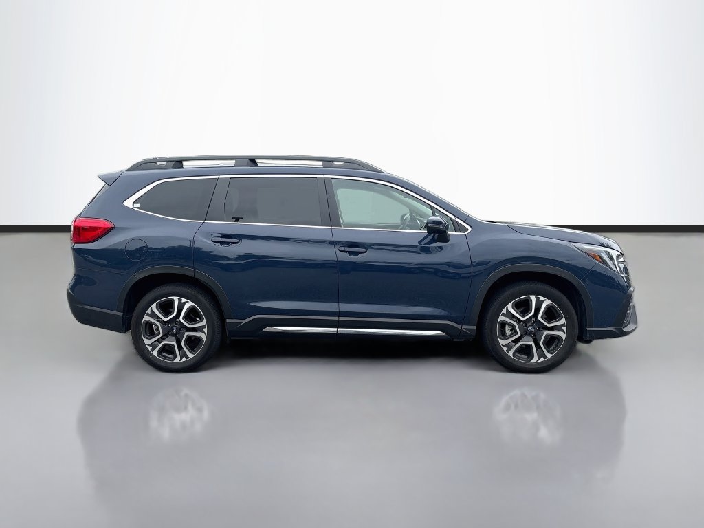 Used 2023 Subaru Ascent Limited AWD/4WD image 2